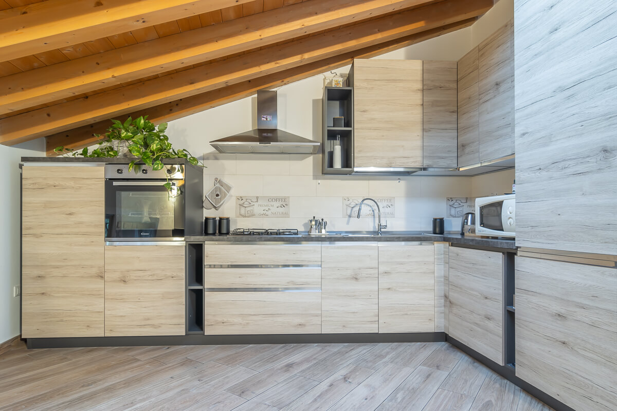 mansarda open space, cucina completa